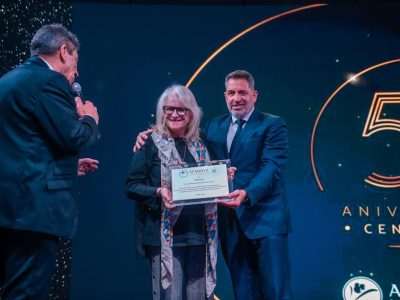 “Amigos para siempre”: AFADHYA entregó a Publitec una placa-homenaje por sus 60 años de trayectoria